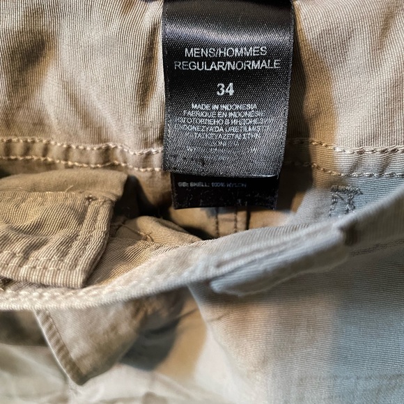 Men’s North Face dark tan shorts - Picture 2 of 4